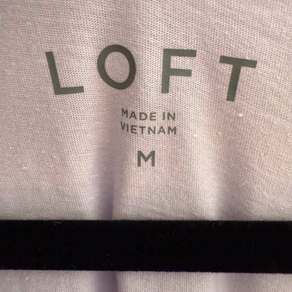 LOFT | Size M | Lavender V-Neck Tee | Smocked Cap Sleeves | NWT - Picture 2 of 4